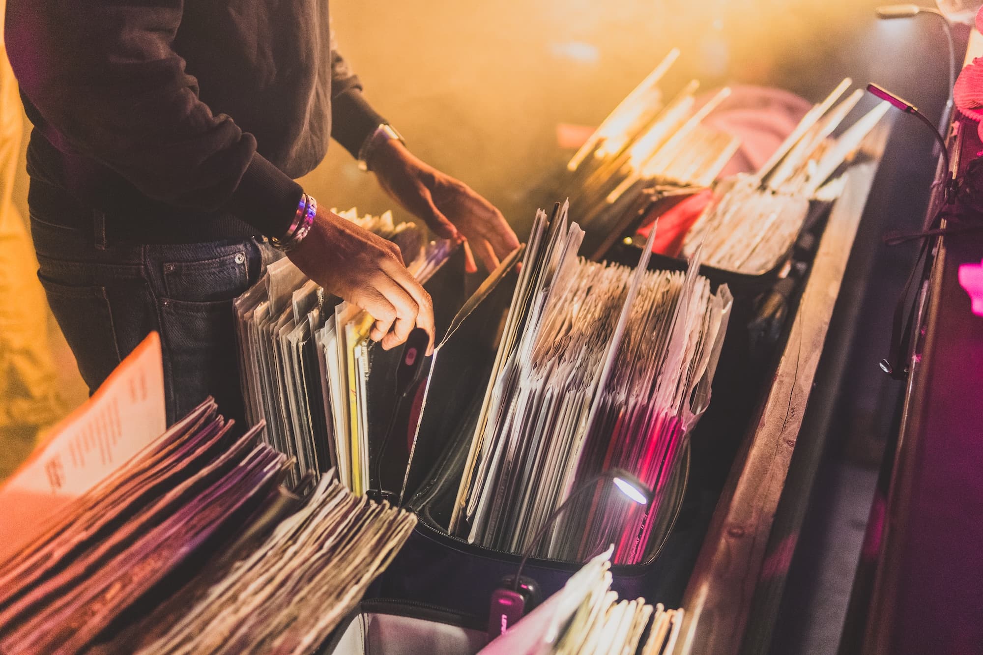 Dialogue: Cap (Sunrise), Halo, Silky & Enzo